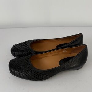 🌜Earthies Vanya Elegant Black leather swirl toe Flats